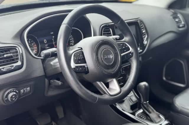 Jeep Compass (2017) thumbnail 2