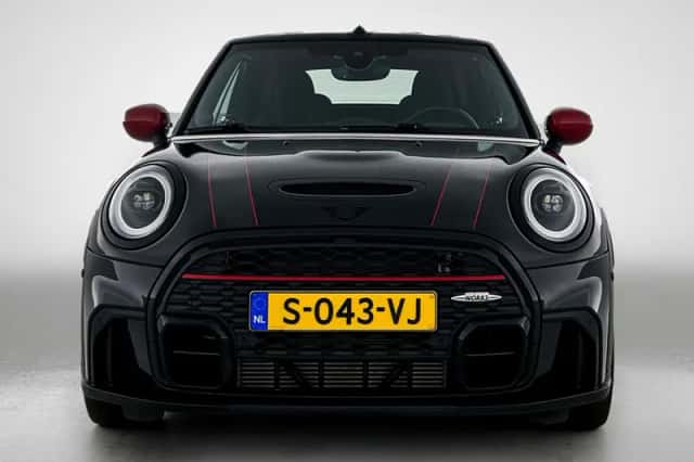 MINI Cabrio (2023) thumbnail 5