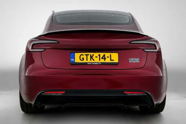 Tesla Model 3 (2024) thumbnail 3