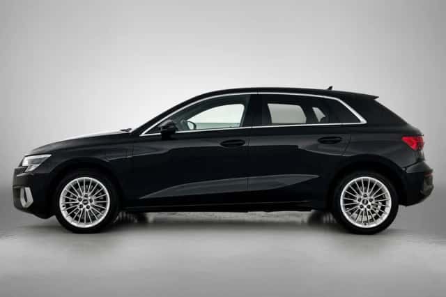 Audi A3 (2023) thumbnail 2