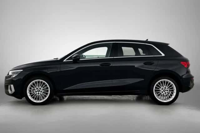Audi A3 (2023) thumbnail 2