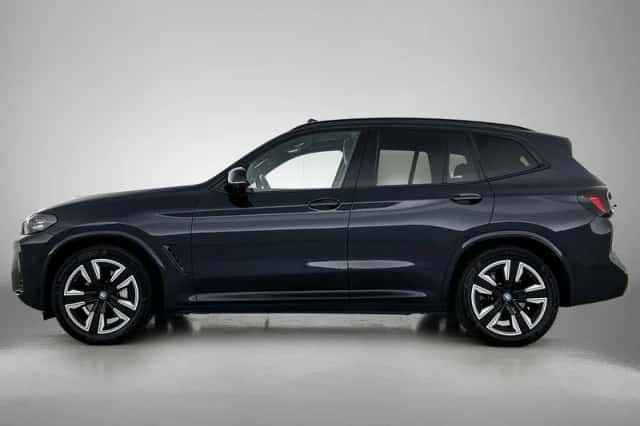 BMW iX3 (2022) thumbnail 2