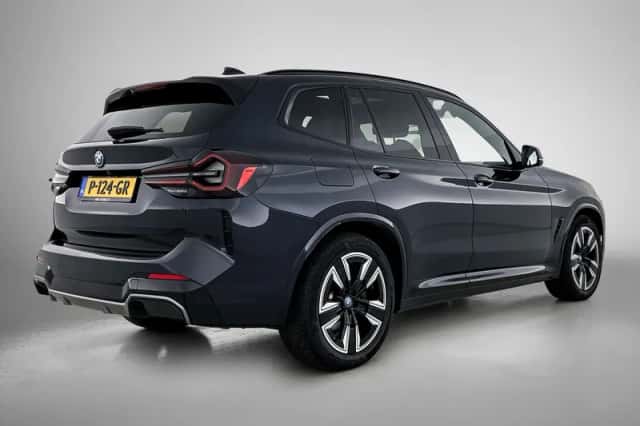 BMW iX3 (2022) thumbnail 4
