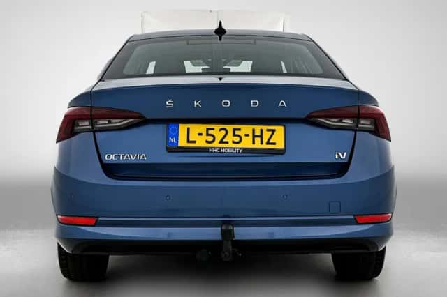 Škoda Octavia (2021) thumbnail 2