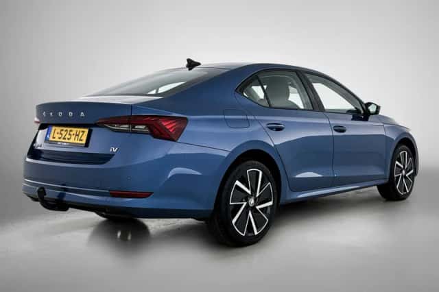 Škoda Octavia (2021) thumbnail 3