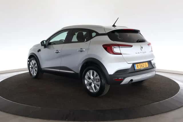 Renault Captur (2021) thumbnail 3