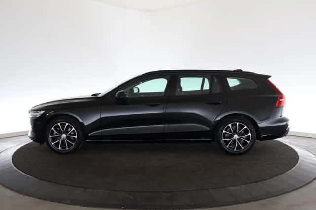 Volvo V60 (2022) thumbnail 2