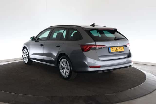 Škoda Octavia (2024) thumbnail 3