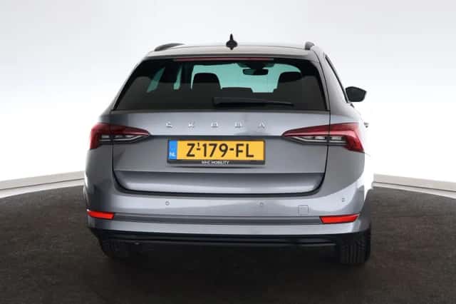 Škoda Octavia (2024) thumbnail 4