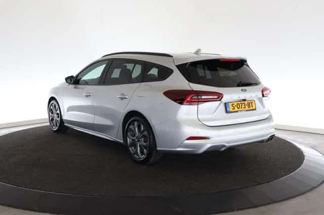 Ford Focus (2023) thumbnail 3
