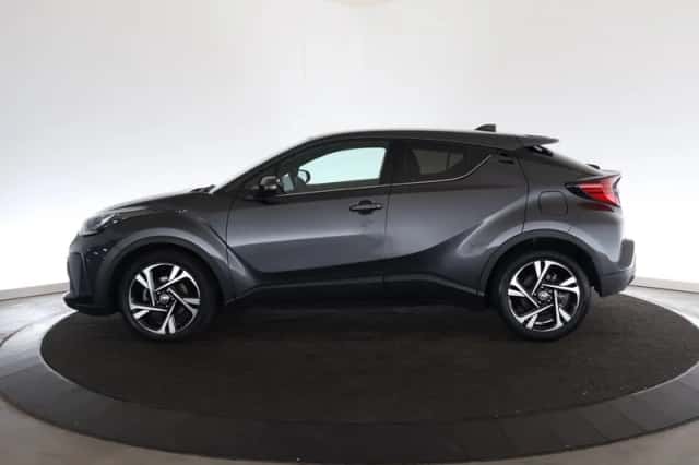Toyota C-HR (2022) thumbnail 2