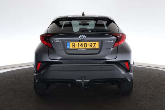 Toyota C-HR (2022) thumbnail 4