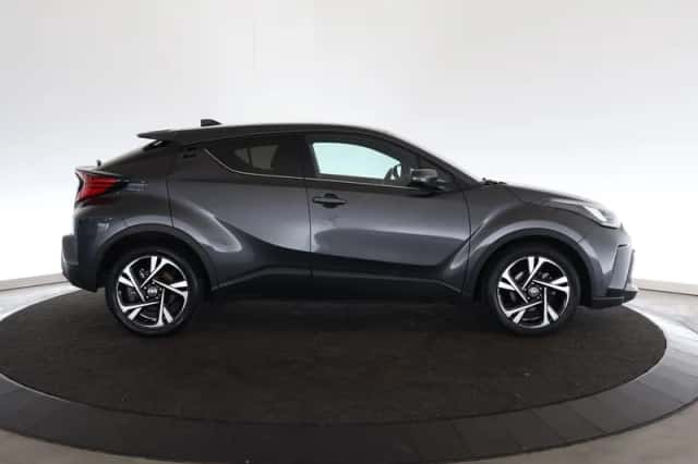 Toyota C-HR (2022) thumbnail 5