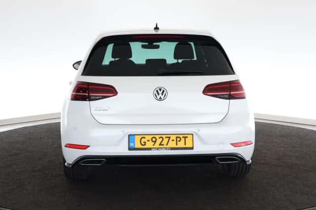 Volkswagen Golf (2019) thumbnail 4