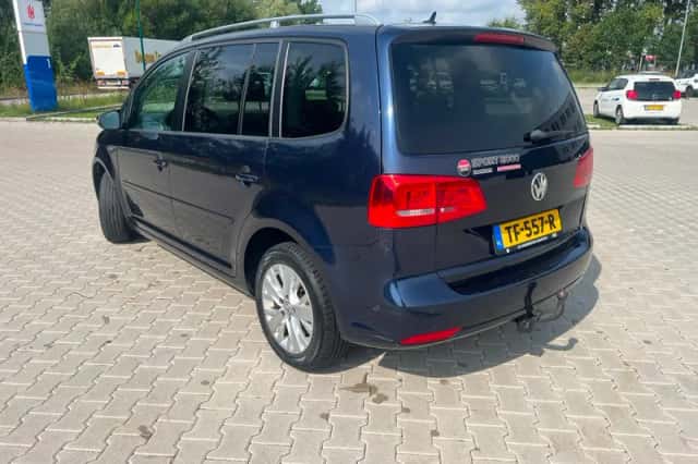 Volkswagen Touran (2013) thumbnail 2