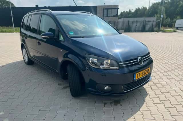 Volkswagen Touran (2013) thumbnail 4