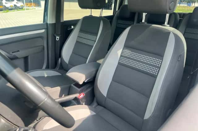Volkswagen Touran (2013) thumbnail 6