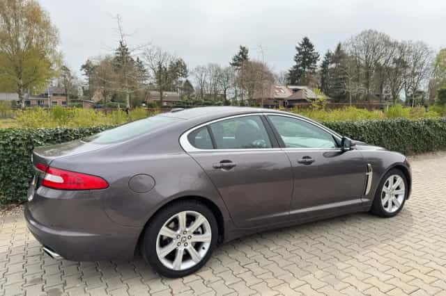 Jaguar XF (2010) thumbnail 5