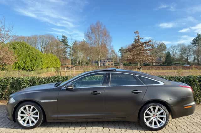 Jaguar XJ (2011) thumbnail 3