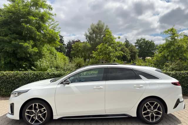 Kia Proceed (2019) thumbnail 3