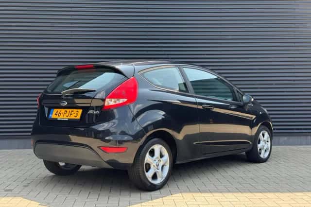 Ford Fiesta (2011) thumbnail 2