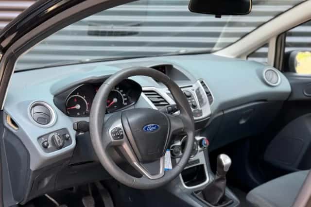 Ford Fiesta (2011) thumbnail 3