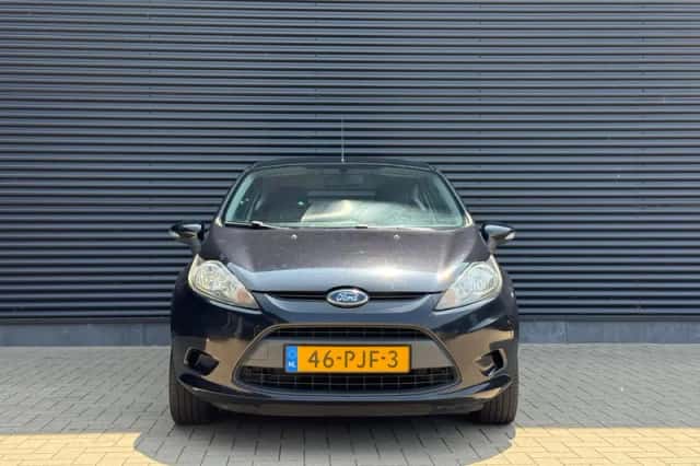 Ford Fiesta (2011) thumbnail 4