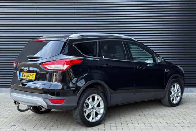 Ford Kuga (2013) thumbnail 2