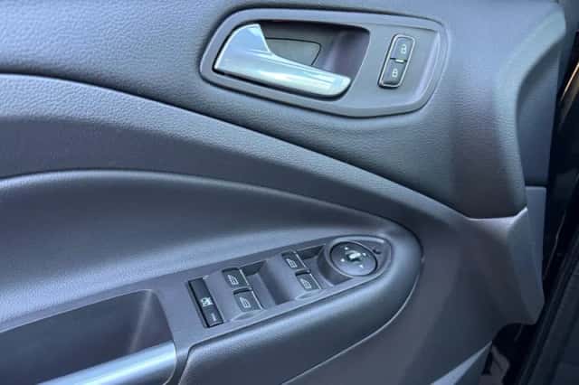 Ford Kuga (2013) thumbnail 4