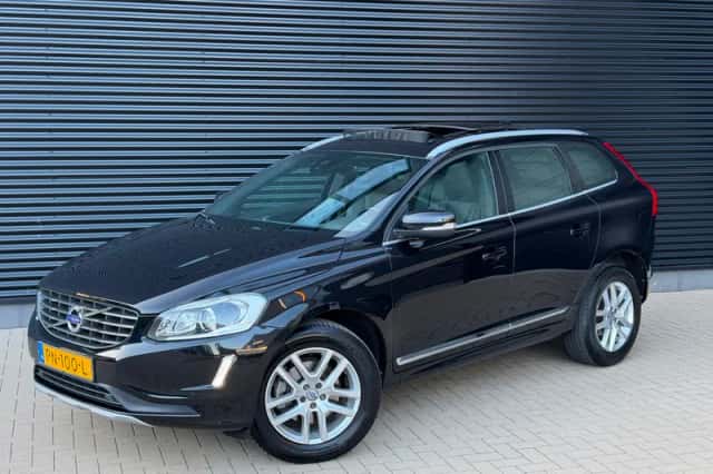 Volvo XC60 (2017) thumbnail 1