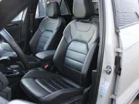 Volkswagen T-Roc thumbnail 4