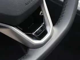 Volkswagen Golf thumbnail 32