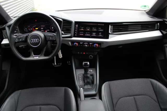 Audi A1 (2019) thumbnail 3