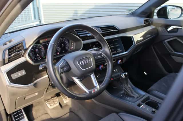 Audi Q3 (2021) thumbnail 3