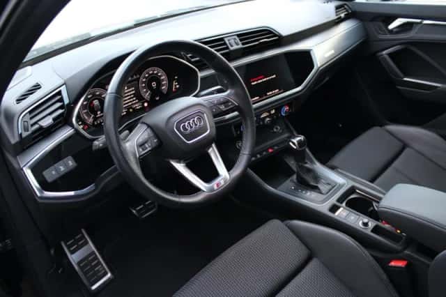 Audi Q3 (2021) thumbnail 3