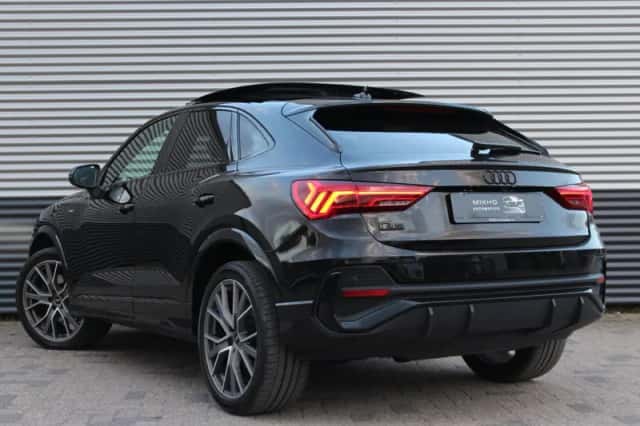Audi Q3 (2021) thumbnail 5