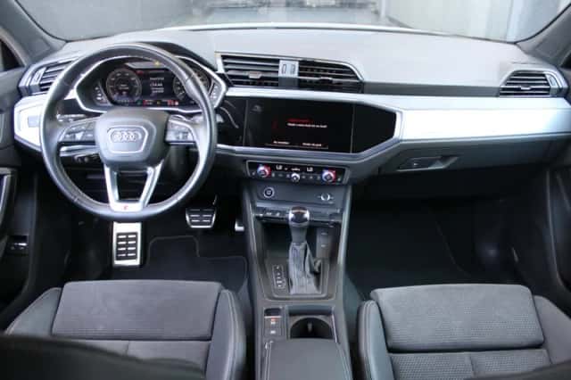 Audi Q3 (2022) thumbnail 3