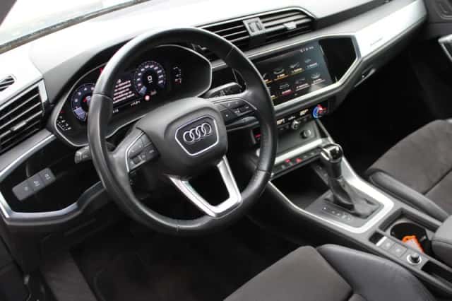 Audi Q3 (2019) thumbnail 2