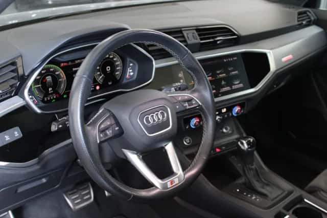 Audi Q3 (2022) thumbnail 3