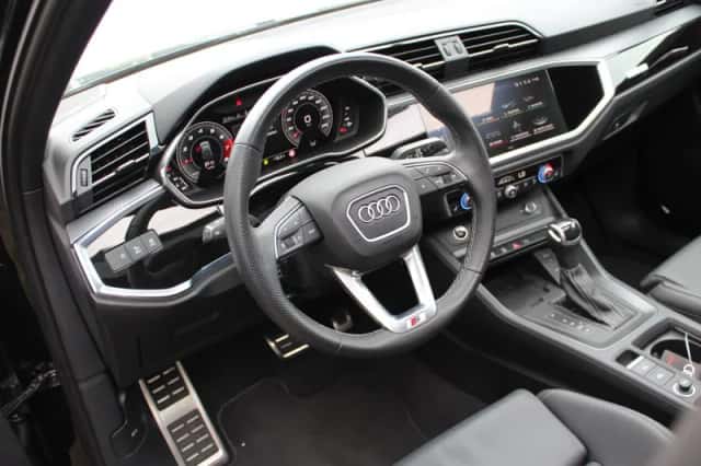 Audi Q3 (2023) thumbnail 3
