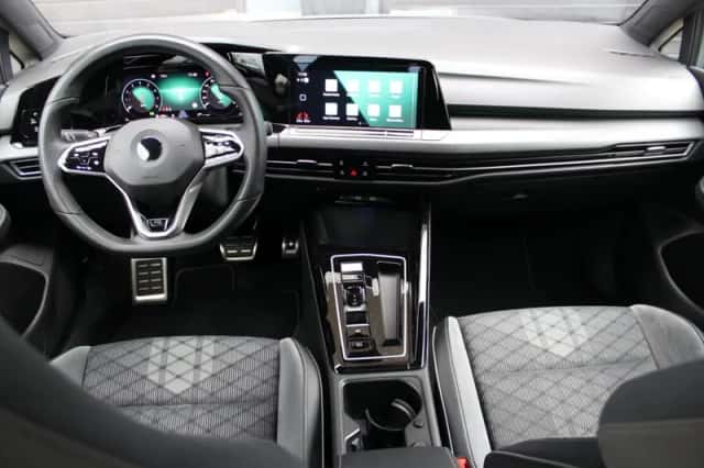 Volkswagen Golf (2023) thumbnail 3