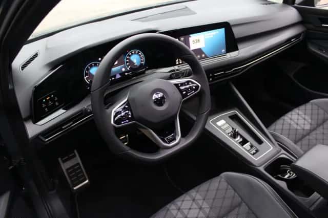 Volkswagen Golf (2022) thumbnail 3