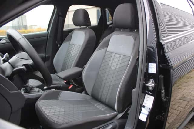 Volkswagen Polo (2022) thumbnail 4