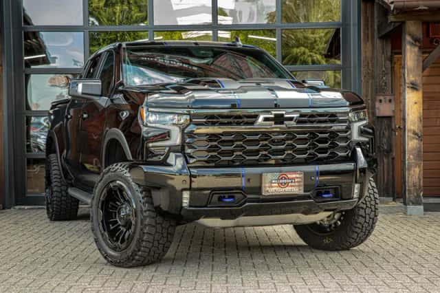 Chevrolet Silverado (2024) thumbnail 1