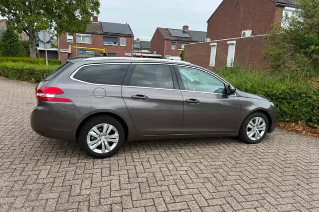 Peugeot 308 (2015) thumbnail 4