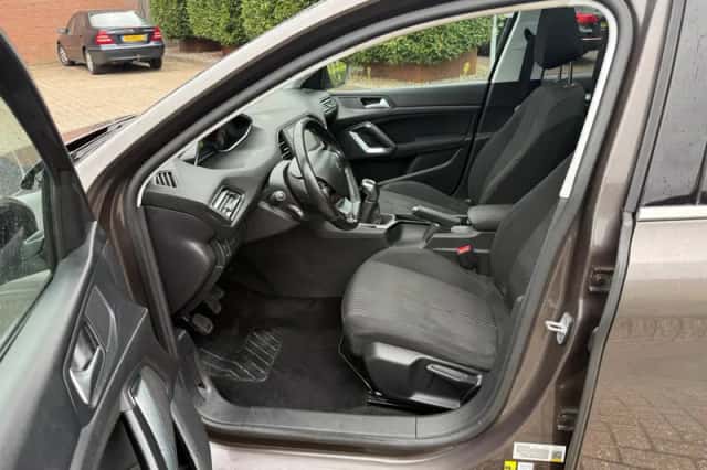 Peugeot 308 (2015) thumbnail 5