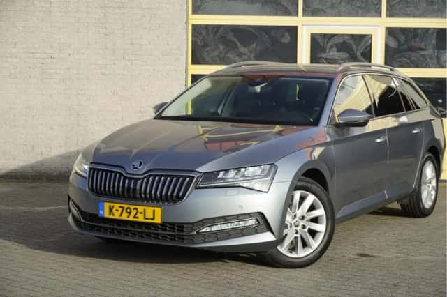 Škoda Superb (2021) thumbnail 3
