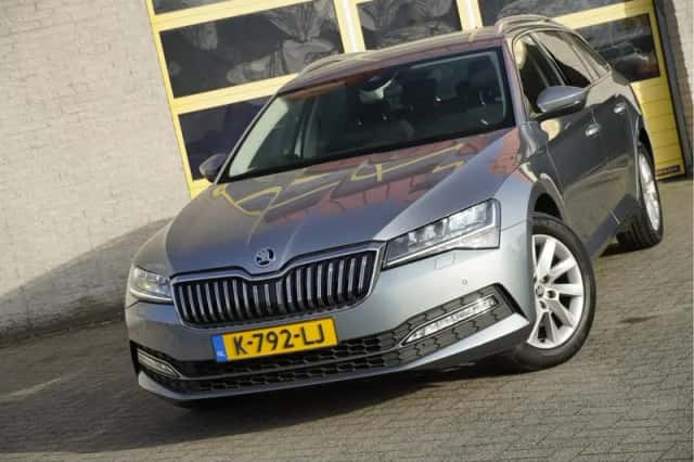 Škoda Superb (2021) thumbnail 4