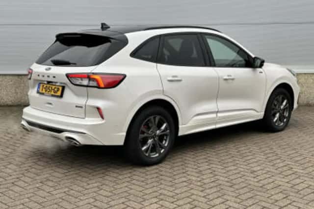 Ford Kuga (2023) thumbnail 5