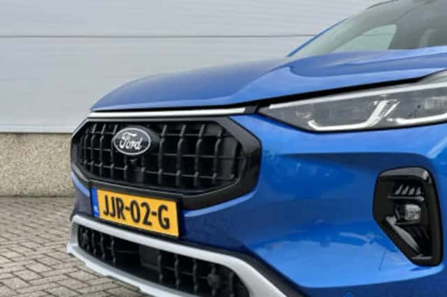 Ford Kuga (2025) thumbnail 3